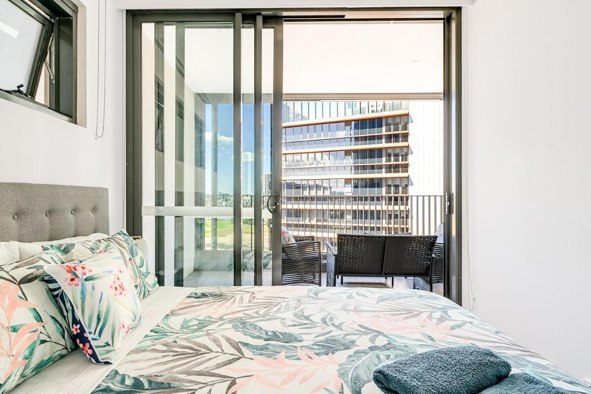 93op Waterview Retreat Abnb-style 2br Free Parking & Near To Mall Apartment